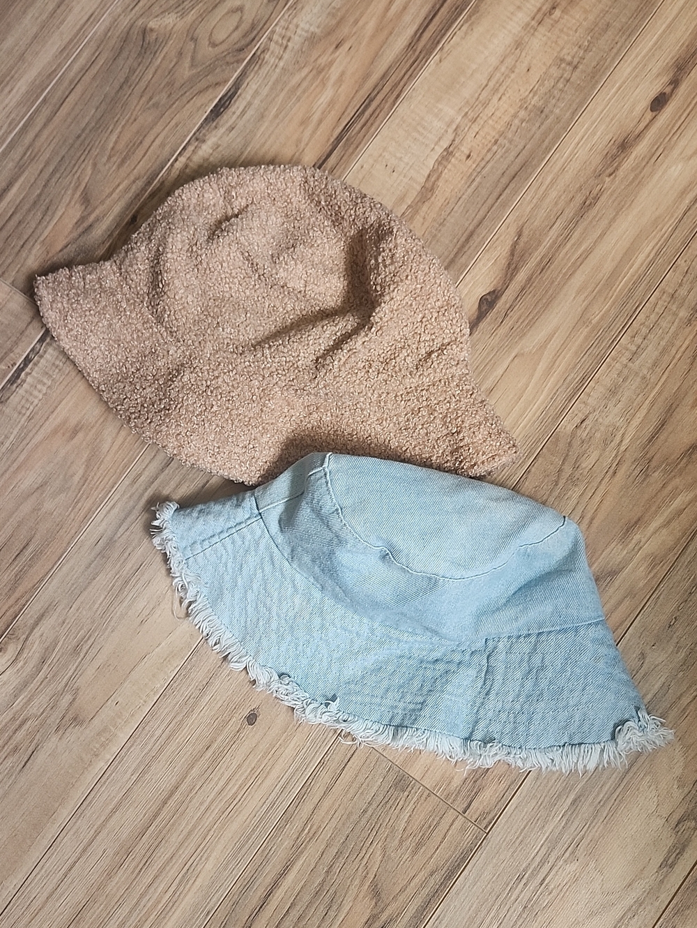 Bucket hats (2)